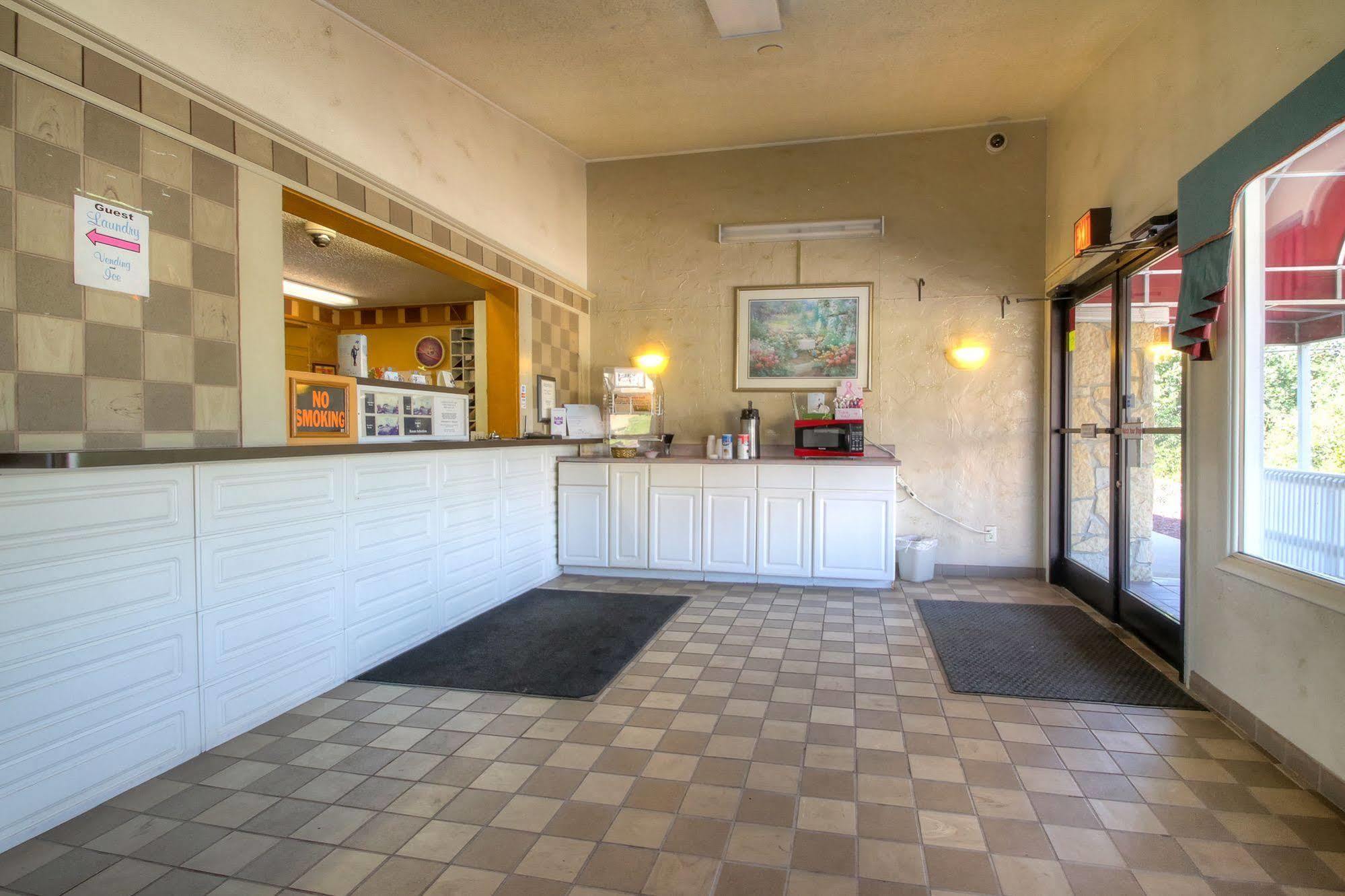 Corbin Inn Bagian luar foto